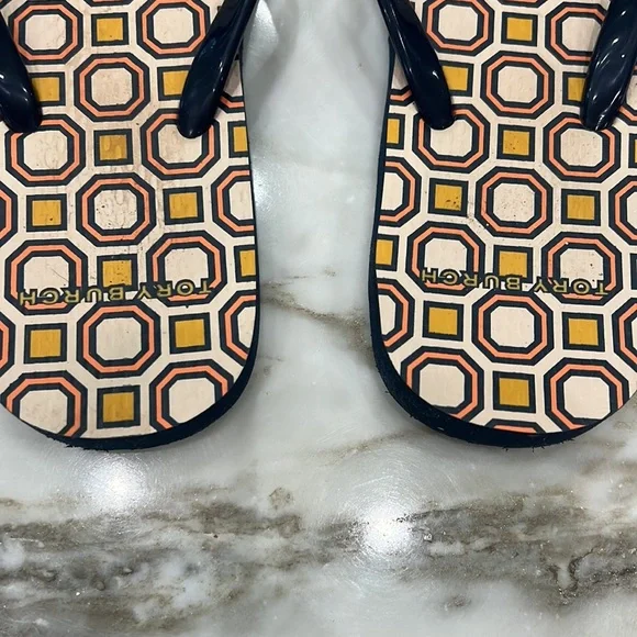 Tory Burch Flip Flops. SZ 7. Navy patent thong. Navy gold logo. - Picture 3 of 5